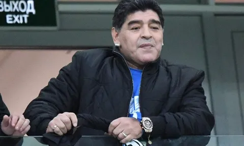 Trong cơn tức giận, Maradona muốn 'nắn gân' toàn đội Argentina