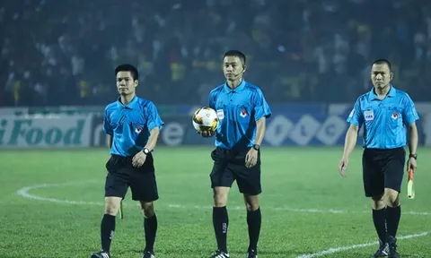 Vợ trọng tài bị đột quỵ: 'Anh Tân đã nhận ra người nhà'