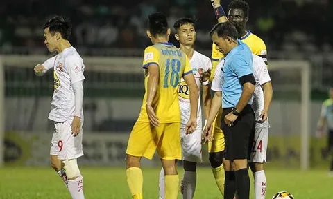 Nhìn lại lượt V-League 2017: Vẫn tồn tại sự hấp dẫn bên cạnh những “scandal” đình đám
