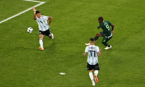 Trọng tài đã "giải cứu" Argentina của Messi như thế nào?
