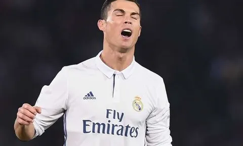 Trọng tài giúp Ronaldo thoát án treo giò?