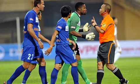 Trọng tài V-League: Đá bể nồi cơm của nhau, có nên không?