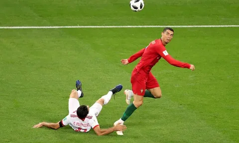 Trọng tài Việt: “Ronaldo xứng đáng đuổi khỏi sân”