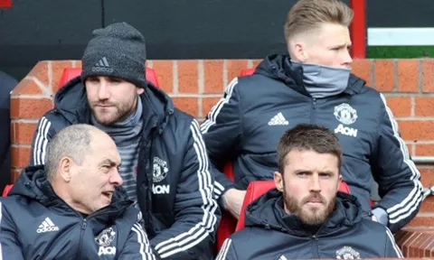 Trước Swansea, Michael Carrick lần đầu làm điều này