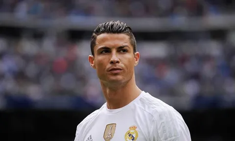 Từ chối tăng lương, Real để Ronaldo tự định đoạt tương lai?