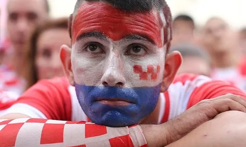 Từ Paris tới Zagreb: Cảm xúc đau đớn và ngây ngất trái ngược giữa CĐV Pháp và Croatia