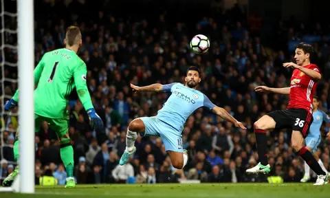 Tung đến 8 cú sút, Aguero vẫn không thể phá lưới Man United