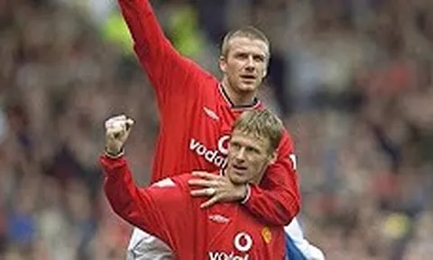 Tướng chuyền bóng không thể chuẩn hơn của Beckham