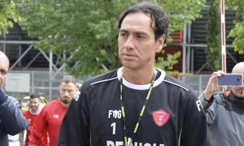Tượng đài Nesta nghiêm nghị trong ngày đầu làm HLV tại Perugia