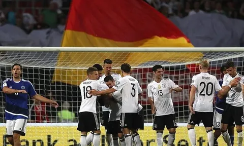 Joachim Loew đang nắm trong tay đội hình B đắt nhất thế giới