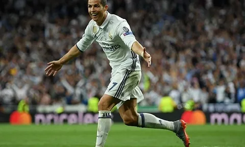 Twitter chọc tức Bayern bằng Ronaldo