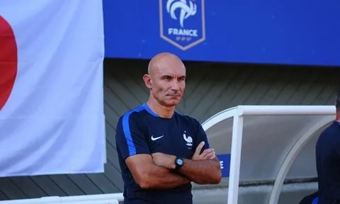 HLV U20 Pháp nói gì sau khi "phục kích" xem U20 Việt Nam?