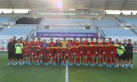U20 Việt Nam “nhận quà” tinh thần trước trận ra quân