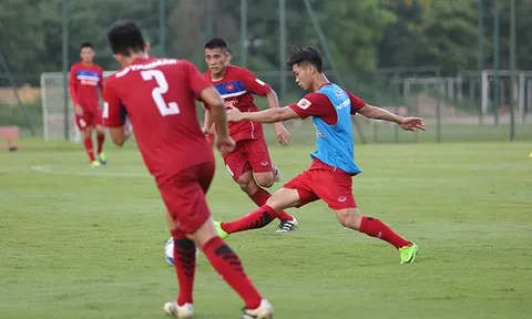 Công Phượng bị sao U20 Việt Nam "đè" ngã sấp trên sân