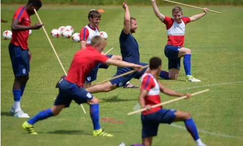 U21 Anh múa gậy lấy tinh thần trước ngày gặp Đức