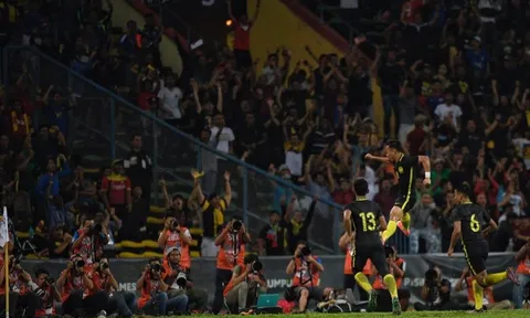 Ngược dòng trước U22 Singapore, U22 Malaysia tranh ngôi đầu với U22 Myanmar