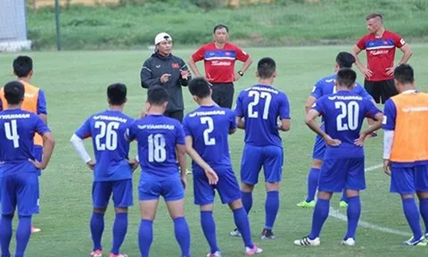 U22 Việt Nam được "nâng trứng, hứng hoa": Đừng có thành... nhà trẻ!