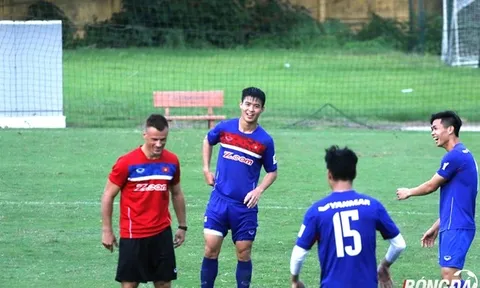 Công Phượng và các đồng đội cười thả ga sau buổi tập nặng
