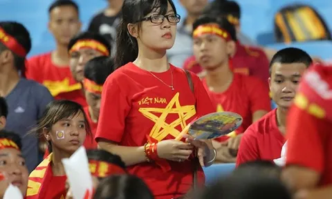 Fan nữ cổ vũ Công Phượng đấu "hot boy" xứ Hàn