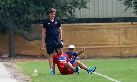 Văn Toàn, Tiến Dũng tập riêng trong buổi tập đầu tiên của U22 Việt Nam