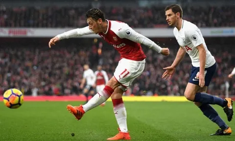 Unai Emery tiết lộ kế hoạch "trẻ hóa" Mesut Ozil