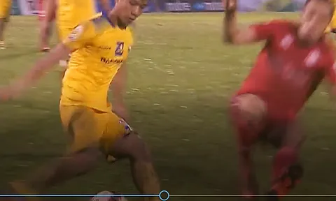 "Máy chém" Sầm Ngọc Đức suýt khiến "sao" U23 Việt Nam gãy chân
