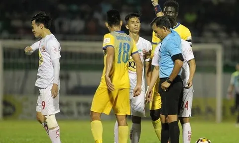 V-League loạn vì trọng tài: Ông Mùi bốc... phone mà hỏi bầu Đức!