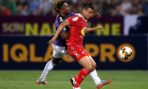 V-League: Chuyện về mặt sân ruộng cày và giấc mơ... Ngoại hạng