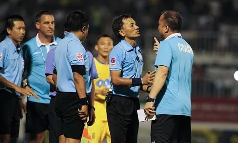 Cựu còi vàng Dương Mạnh Hùng “chê” tổ trọng tài trận HAGL và FLC Thanh Hóa