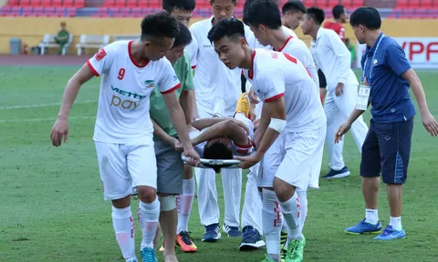 Va chạm nguy hiểm, cựu sao U20 Việt Nam phải nhập viện