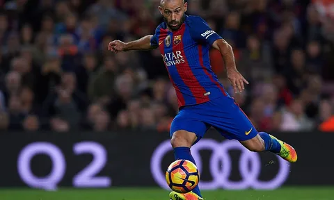 5 ngôi sao khó trụ lại Barca hè này