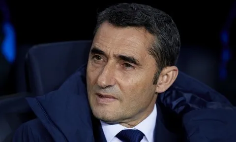 Valverde nổi đóa khi bị báo giới công kích