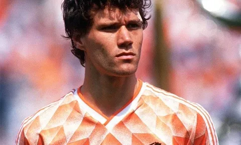 Van Basten với những siêu phẩm khó quên