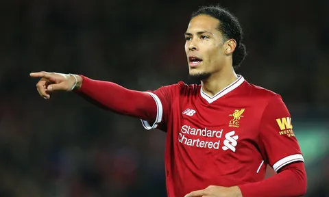 Van Dijk 'nắn gân' đồng đội trước đại chiến với Man City