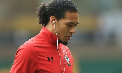 3 ông lớn Premier League dùng lương khủng dụ Van Dijk