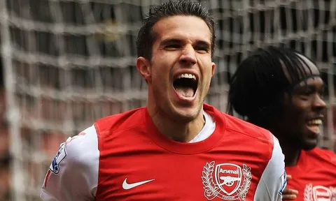 Van Persie, Cole và những ngôi sao bị HLV Wenger bán cho đối thủ