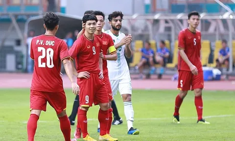 Văn Quyết nói gì để Công Phượng... xả xui sau 2 pha hỏng 11m?