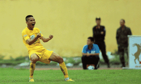 Văn Thắng tỏa sáng, Hải Phòng càng đau