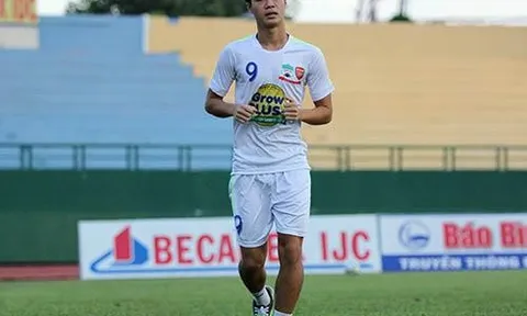 Văn Toàn: “Tôi chỉ muốn anh em vào sân thi đấu tiếp thay vì rã đám”