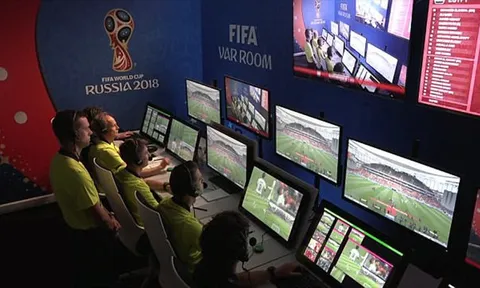 VAR - kẻ thù và người giữ cán cân công lý cho World Cup