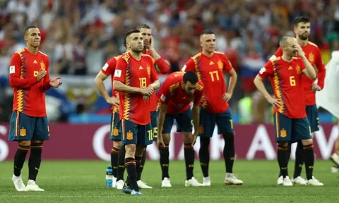 VAR lại gây tranh cãi vì từ chối cho Tây Ban Nha hưởng penalty