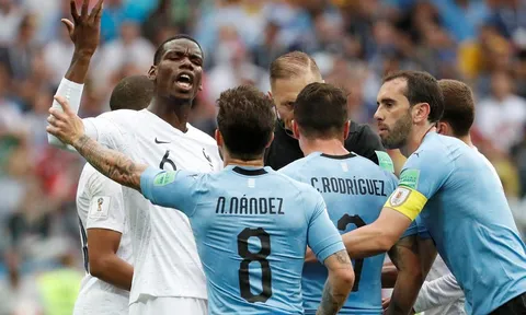 VAR ở đâu? Cận cảnh Paul Pogba đánh nguội, xứng đáng nhận thẻ đỏ
