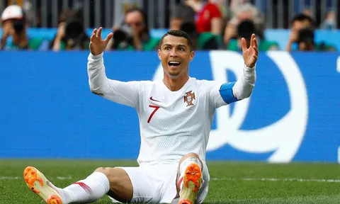Ngã đẹp, Ronaldo đòi trọng tài sử dụng VAR