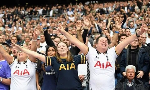 Vé xem cả mùa của Tottenham đắt hàng