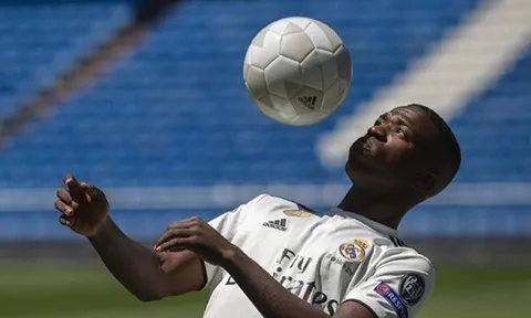 Real Madrid giới thiệu 'truyền nhân 18 tuổi của Ronaldo'