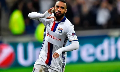 Vì FIFA, Lacazette không thể đến Atletico Madrid?