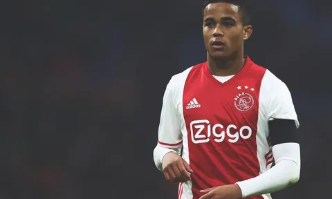 Vì sao AS Roma chốt nhanh vụ Justin Kluivert?