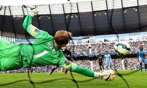 Vì sao gọi Joe Hart là "thánh làm nền"?