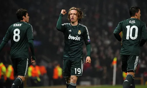 Vì sao Man Utd lỡ cơ hội chiêu mộ một tiền vệ hoàn hảo?