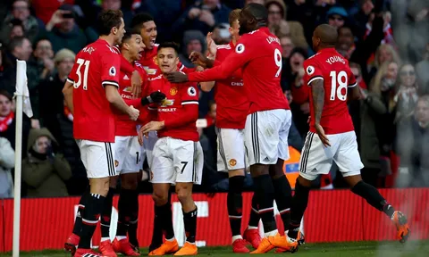 Vì sao Manchester United nên sử dụng sơ đồ 3-5-2 ở mùa giải tới